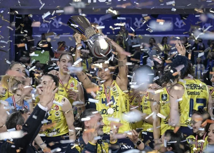 Kadınlar Kupa Voley'de şampiyon Fenerbahçe 1 Kadınlar Kupa Voley’de şampiyon Fenerbahçe