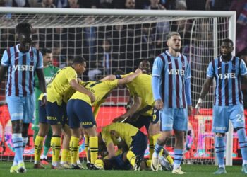 Trabzon’daki gol düellosunun galibi Fenerbahçe: 3-2