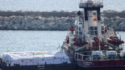 Açlıkla boğuşan Filistinlilere 200 ton yiyecek taşıyan gemi yola çıktı