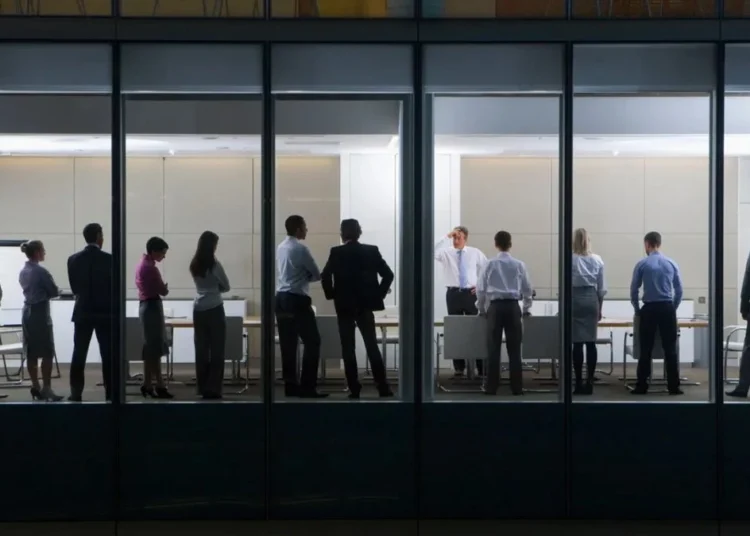 Üst düzey yöneticiler bile… Şirketler avans talebine yetişemiyor