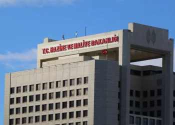 Hazine 2027’ye kadar ana paradan fazla faiz ödeyecek