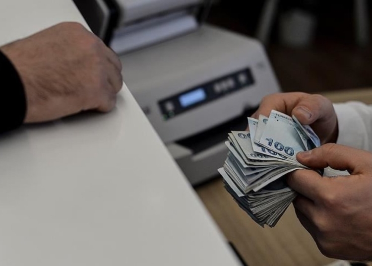 İhtiyaç kredileri cep yakıyor, 100 bin liranın faizi 30 bin lira arttı 1 İhtiyaç kredileri cep yakıyor, 100 bin liranın faizi 30 bin lira arttı