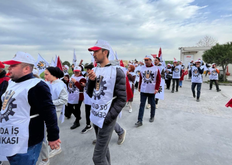 Lezita işçileri 10 gündür grevde: "Hindistan'dan işçi getirdiler" 1 Lezita işçileri 10 gündür grevde: “Hindistan’dan işçi getirdiler”
