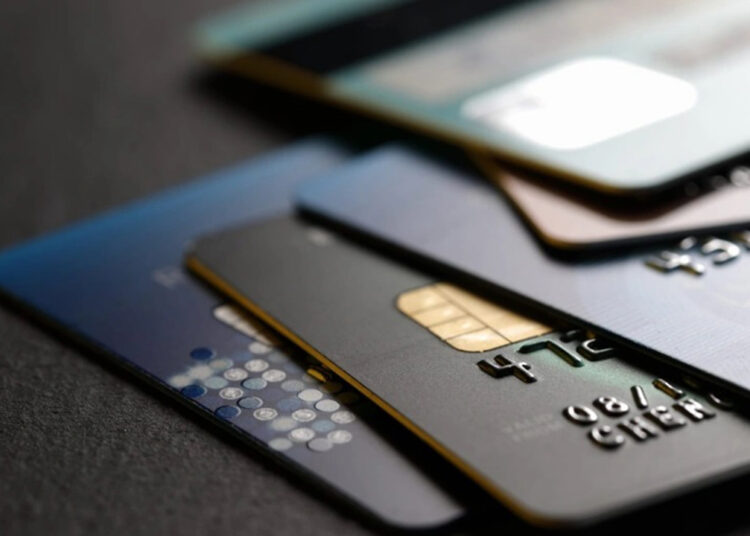 Fitch'ten Türk bankalara kart borcu uyarısı 1 Kartla ödemeler yüzde 152 arttı