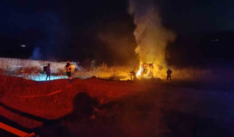 Devrilen azot yüklü kamyon patladı! Şoför feci şekilde can verdi