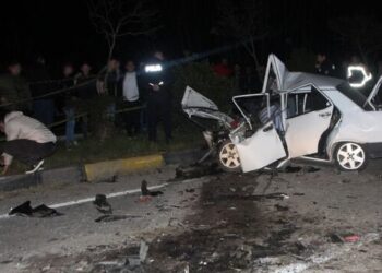 Serik’te üç araç birbirine girdi: 3 ölü