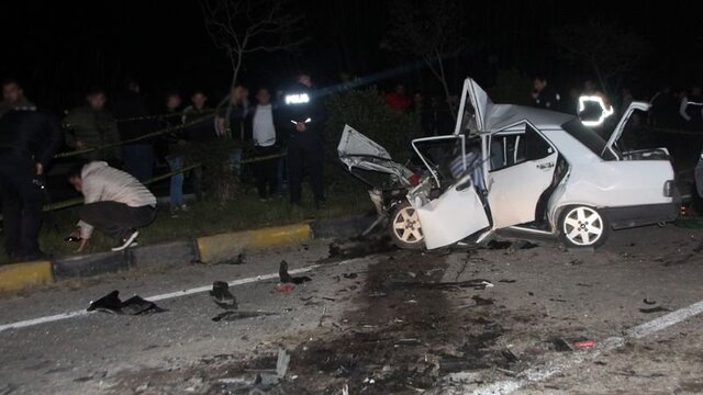 Serik’te üç araç birbirine girdi: 3 ölü 1 Serik’te üç araç birbirine girdi: 3 ölü