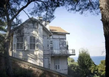 Gezi Parkı’nın ardından tarihi köşk Vakıflar’dan alınarak İBB’ye iade edildi