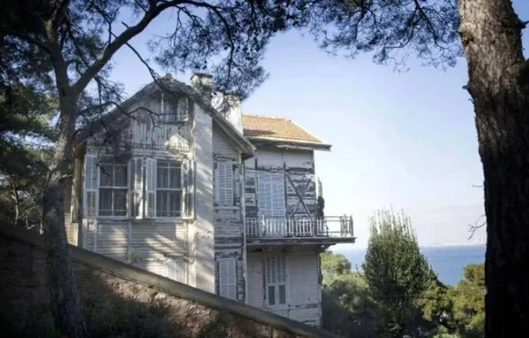 Gezi Parkı’nın ardından tarihi köşk Vakıflar’dan alınarak İBB’ye iade edildi