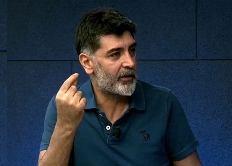 Levent Gültekin'e "cumhurbaşkanına hakaret"ten hapis cezası 1 Levent Gültekin’e “cumhurbaşkanına hakaret”ten hapis cezası