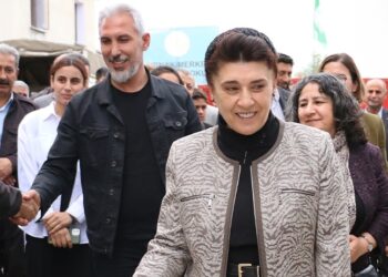 Leyla Zana’dan muhalefete: Bir kere de siz Kürtlere oy verin