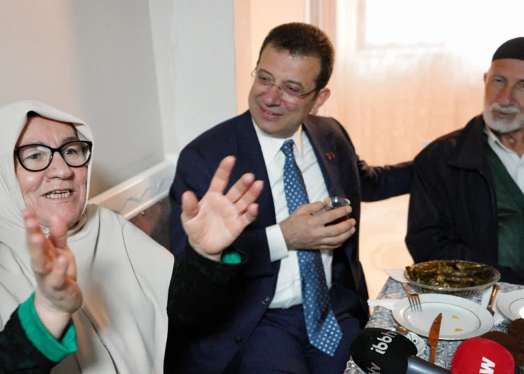 2019'da 'Sana börek yaparım ama oy vermem' demişti: Mahruze Teyze bu kez 'İmamoğlu' dedi 1 2019’da ‘Sana börek yaparım ama oy vermem’ demişti: Mahruze Teyze bu kez ‘İmamoğlu’ dedi