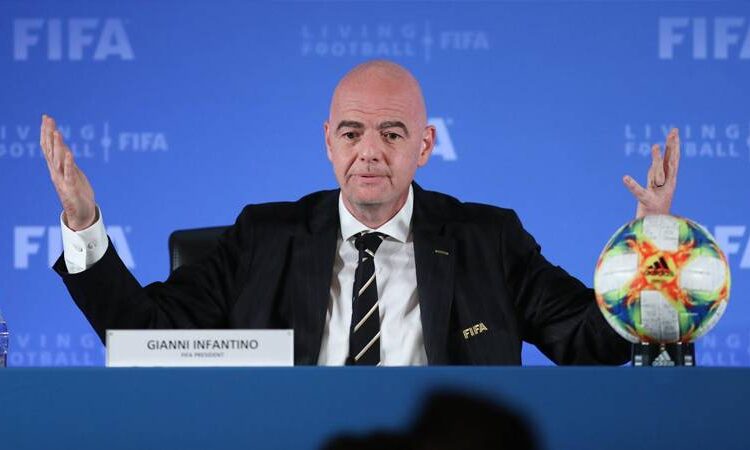 FIFA Başkanı'ndan "mavi kart"a kırmızı kart 1 FIFA Başkanı’ndan “mavi kart”a kırmızı kart