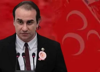 Ülkü Ocakları tarafından tehdit edilen Türkeş: Kader kime yazdıysa o ölür