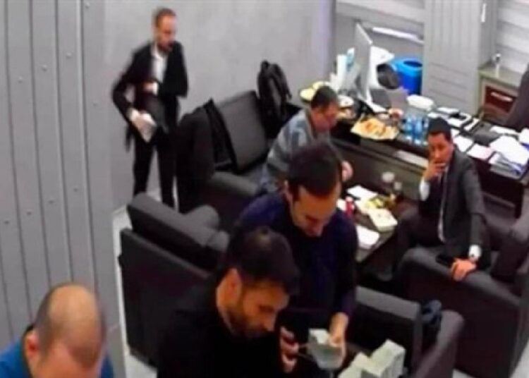 'CHP'de para sayma' görüntüleri: Şişli ve Maltepe belediye başkanları ifadeye çağrıldı 1 ‘CHP’de para sayma’ görüntüleri: Şişli ve Maltepe belediye başkanları ifadeye çağrıldı