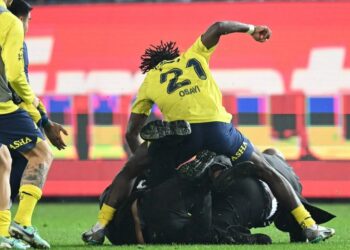 Osayi Samuel ilk kez konuştu: Takımımı savunmak zorundaydım, nefsi müdafaaydı