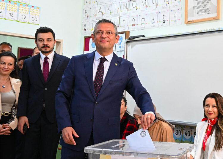 CHP Genel Başkanı Özgür Özel oyunu kullandı 1 CHP Genel Başkanı Özgür Özel oyunu kullandı