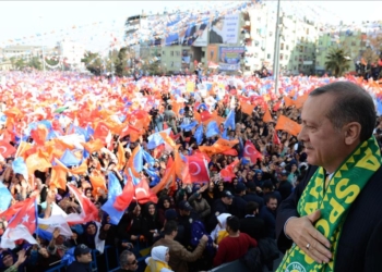 Son dönemdeki çıkışları tepki çekmişti: AKP Urfa İl Başkanı, Erdoğan’ın da katıldığı mitingde yuhalandı