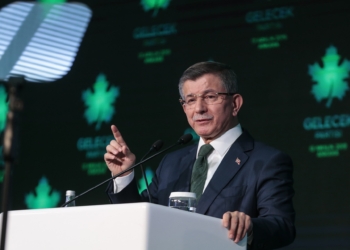 Ahmet Davutoğlu: İsrail askerlerinin suyu da, gıdası da, İsrail uçaklarının yakıtı da Türkiye’den gidiyor