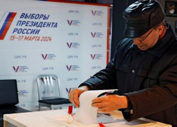 Rusya, ‘Putin’i yeniden seçmek  için’ sandık başında
