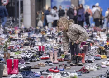 Hollanda’da 14 bin çocuk ayakkabısı Gazze’de katledilen masumları temsil etti