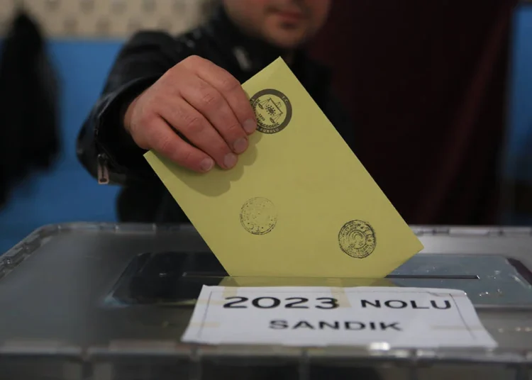 Son MetroPOLL anketinde dikkat çeken erime: AKP'nin oyları başka partiye gitti 1 Son MetroPOLL anketinde dikkat çeken erime: AKP’nin oyları başka partiye gitti