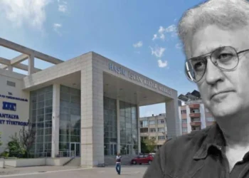 Tamer Karadağlı, kendi sorumluluğundaki binayı “rezalet” diyerek belediyeyi suçladı