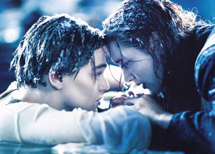 Titanik’te Jack’in sonunu getiren tartışmalı kapı için servet ödediler