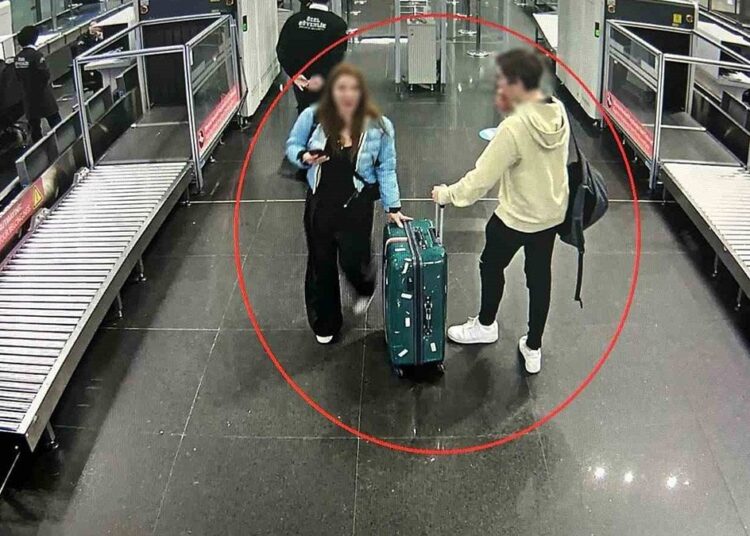 Eylem Tok ve oğlu Mısır'dan da ABD'ye kaçmışlar 1 Eylem Tok ve oğlu Mısır’dan da ABD’ye kaçmışlar