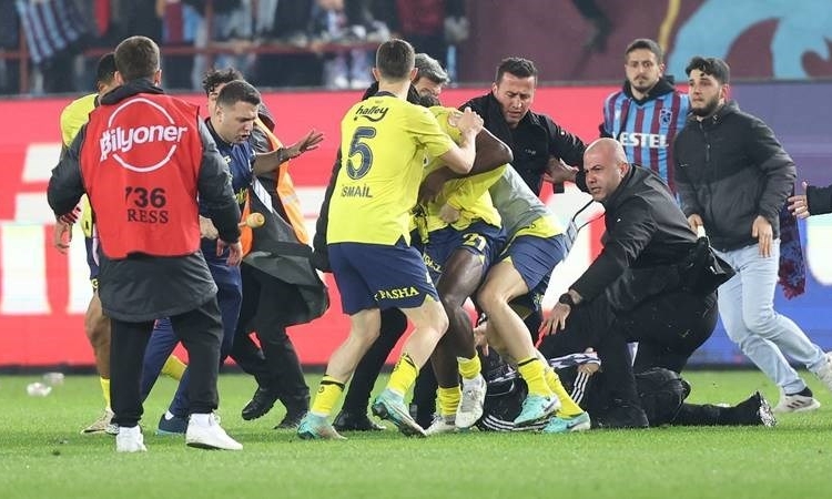 Trabzon’daki olaylı maçla ilgili 4 kişi tutuklandı