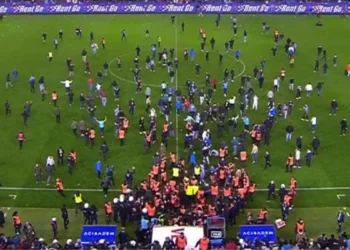 Safa Kar yazdı… Olayların gölgesinde futbol: Fenerbahçe ve Galatasaray kayıpsız