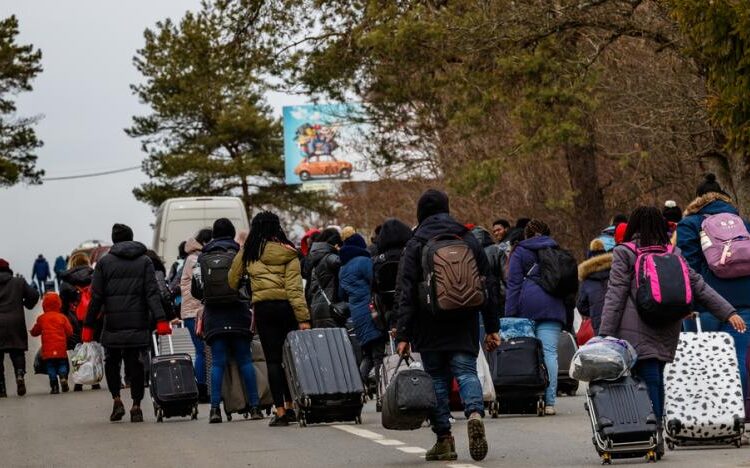 “Türkiye’den her yıl neden 100 bin kişinin kaçmaya çalıştığını kimse konuşmuyor” 1 “Türkiye’den her yıl neden 100 bin kişinin kaçmaya çalıştığını kimse konuşmuyor”