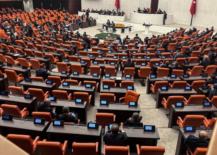 İktidar kulağını tıkadı 8. Yargı Paketi’nin 16 maddesini Meclis’ten geçirdi 1 İktidar kulağını tıkadı 8. Yargı Paketi’nin 16 maddesini Meclis’ten geçirdi