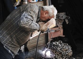 Yaşlı nüfusta yoksulluk oranı arttı: 65 yaş ve üstü çalışıyor