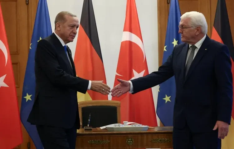 Almanya'da Steinmeier'e 'Erdoğan ile açık konuş' çağrısı 1 Almanya’da Steinmeier’e ‘Erdoğan ile açık konuş’ çağrısı
