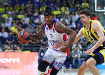 Avrupa’daki Türk derbisinde kazanan Anadolu Efes