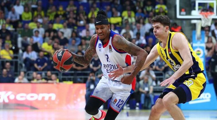 Avrupa’daki Türk derbisinde kazanan Anadolu Efes