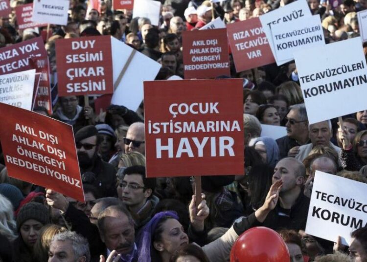 Cinsel taciz faili muhtar, yeniden muhtar seçildi 1 Cinsel taciz faili muhtar, yeniden muhtar seçildi