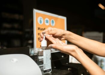 Bilim insanları tespit etti: El dezenfektanları beyindeki kritik hücrelere zarar veriyor