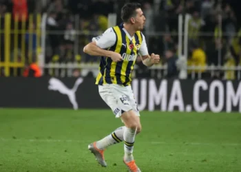 Fenerbahçe’ye Mert Hakan’dan iyi haber