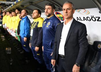 Fenerbahçe UEFA Konferans Ligi’nde yarı final için Olympiakos karşısında