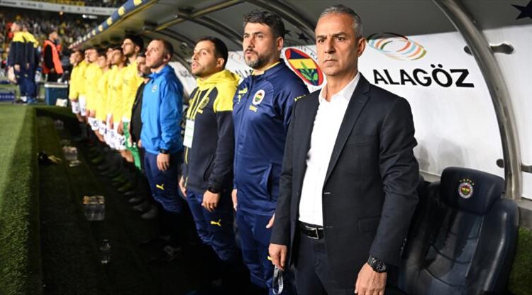 Fenerbahçe UEFA Konferans Ligi’nde yarı final için Olympiakos karşısında