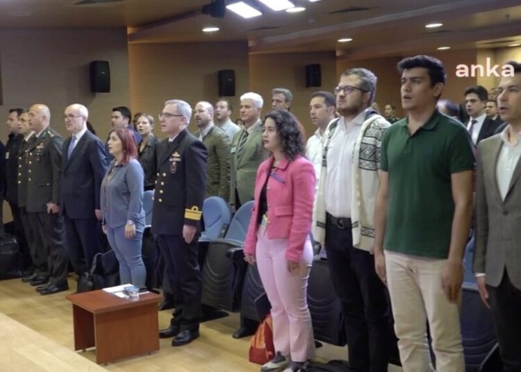 Milli Savunma Bakanlığı'nın, "savunma muhabirliği" eğitimi tepki çekti 1 Milli Savunma Bakanlığı’nın, “savunma muhabirliği” eğitimi tepki çekti