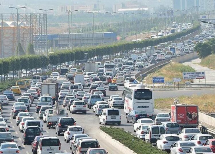 Tatilin ilk gününde 651 trafik kazası yaşandı, 9 kişi hayatını kaybetti 1 Tatilin ilk gününde 651 trafik kazası yaşandı, 9 kişi hayatını kaybetti