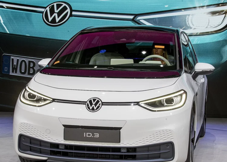 Volkswagen'in elektrikli otomobil satışları hızla düşüyor: Avrupalılar neden benzine geri dönüyor? 1 Volkswagen’in elektrikli otomobil satışları hızla düşüyor: Avrupalılar neden benzine geri dönüyor?
