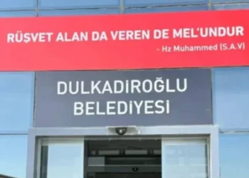 Yeniden Refah, kazandığı belediyelere ‘rüşvet’ tabelası astı