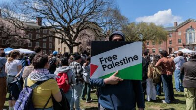 ABD’de üniversitelerin İsrail karşıtı protestoları şiddetleniyor! Ünlü filozof McAfee’ye ters kelepçe