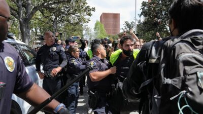 ABD'de yönetim İsrail’i, üniversiteler Filistin’i destekliyor! Yüzlerce gözaltı 4 ABD'de yönetim İsrail’i, üniversiteler Filistin’i destekliyor! Yüzlerce gözaltı