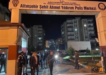 Polis karakolda ateş açtı, 2 polis şehit oldu 1 Polis karakolda ateş açtı, 2 polis şehit oldu