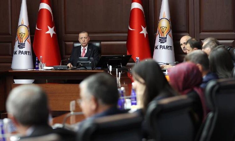 AK Parti, yenilginin sebeplerini sorguluyor: Emekliler, Yeniden Refah, aday tercihi… 1 AK Parti, yenilginin sebeplerini sorguluyor: Emekliler, Yeniden Refah, aday tercihi…